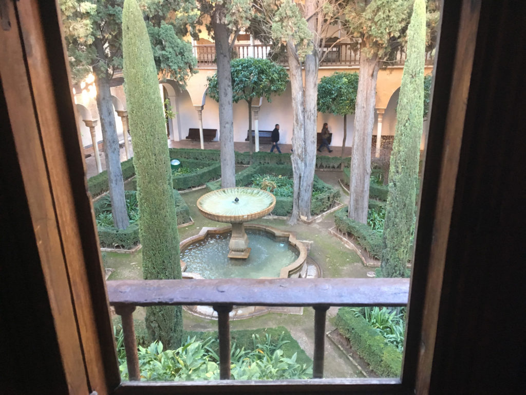Often decorative, all the buildings centred around water and often had water inside the rooms to add tranquility and bring down the summer temperatures