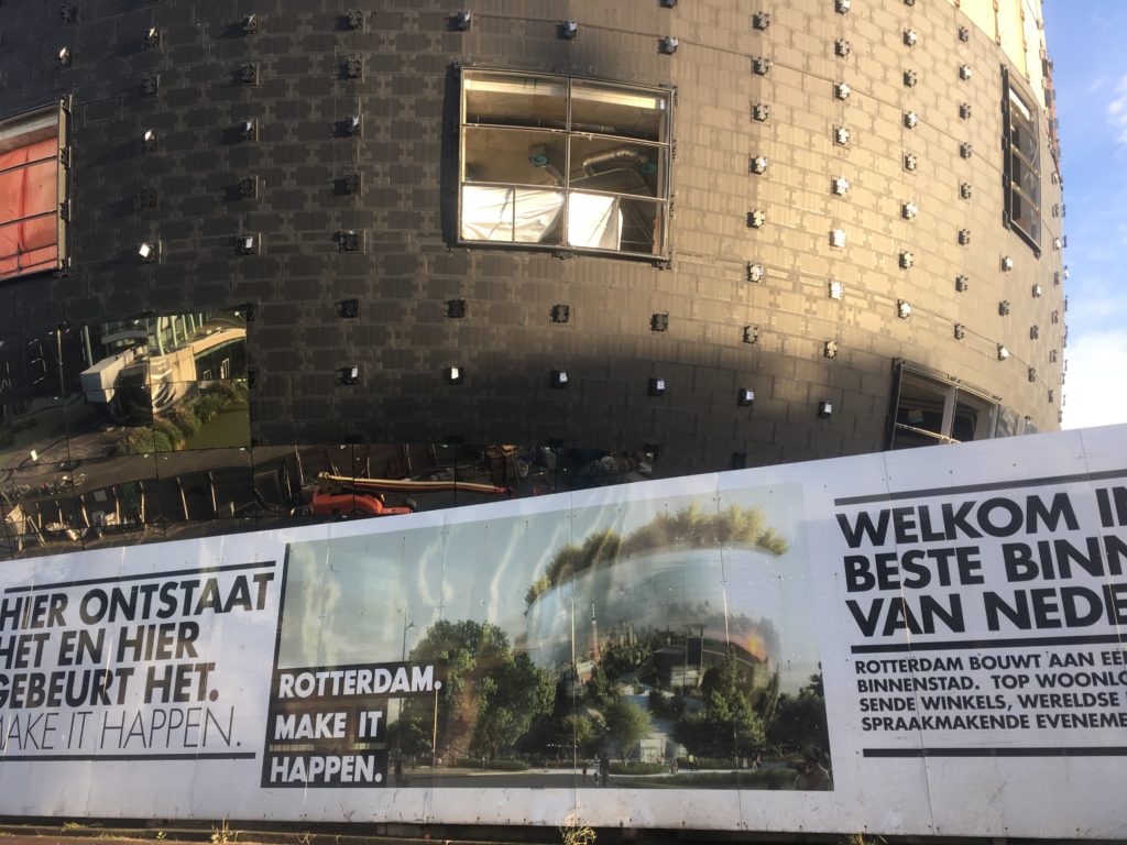 Building connected to the closed art gallery complex of Rotterdam