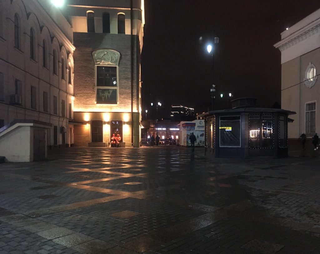 Waiting by Yaraslavskiy Station