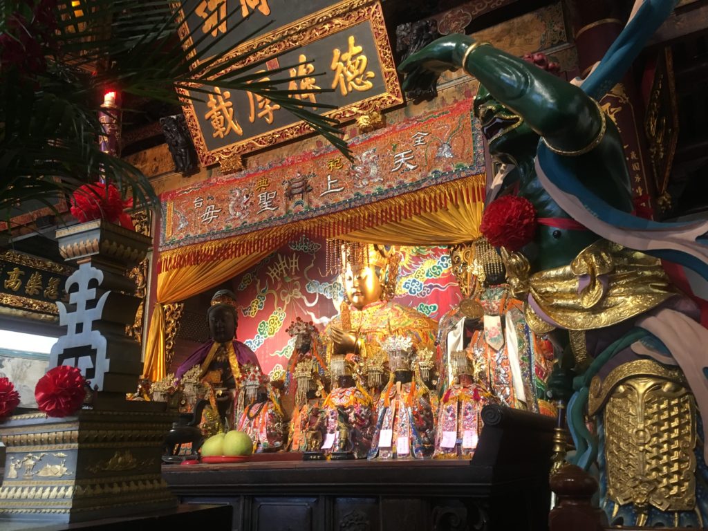 The God in the foreground has the power of long sight, ready to protect Queen Masu in her goldern security
