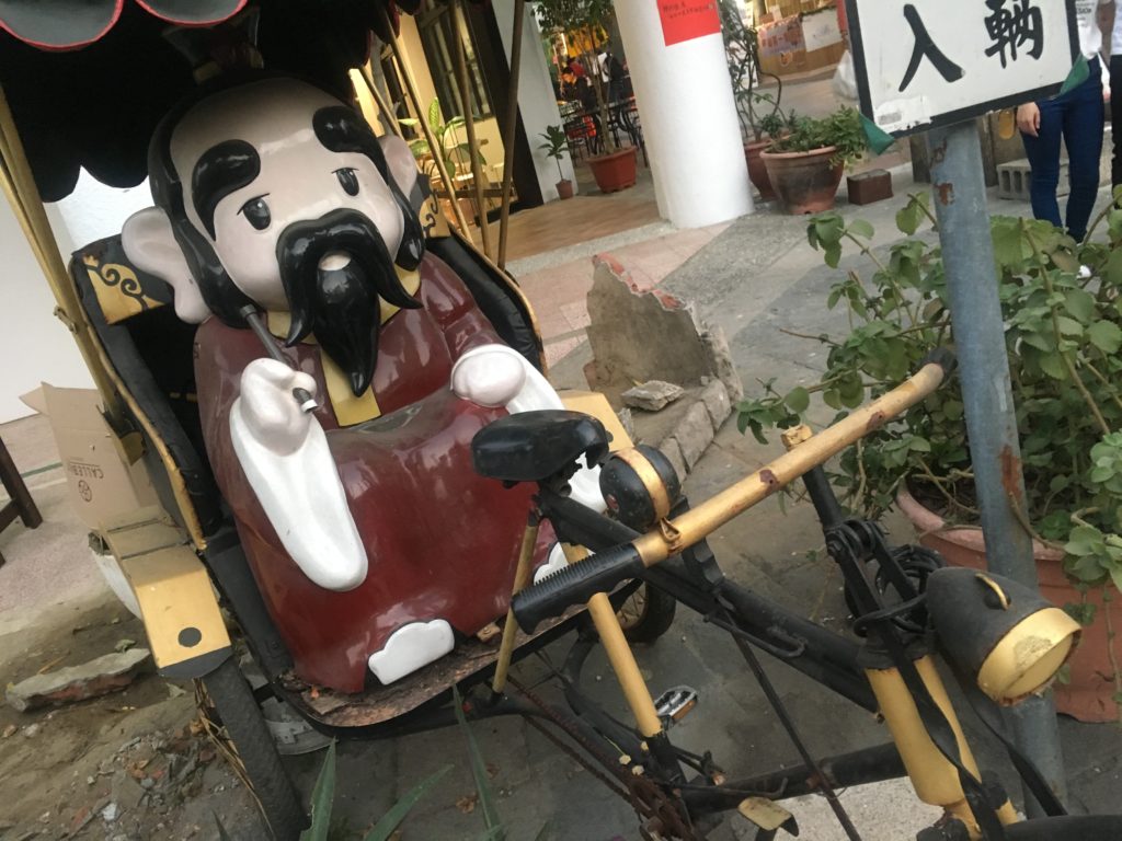 Sculpture of Confucius across from Temple